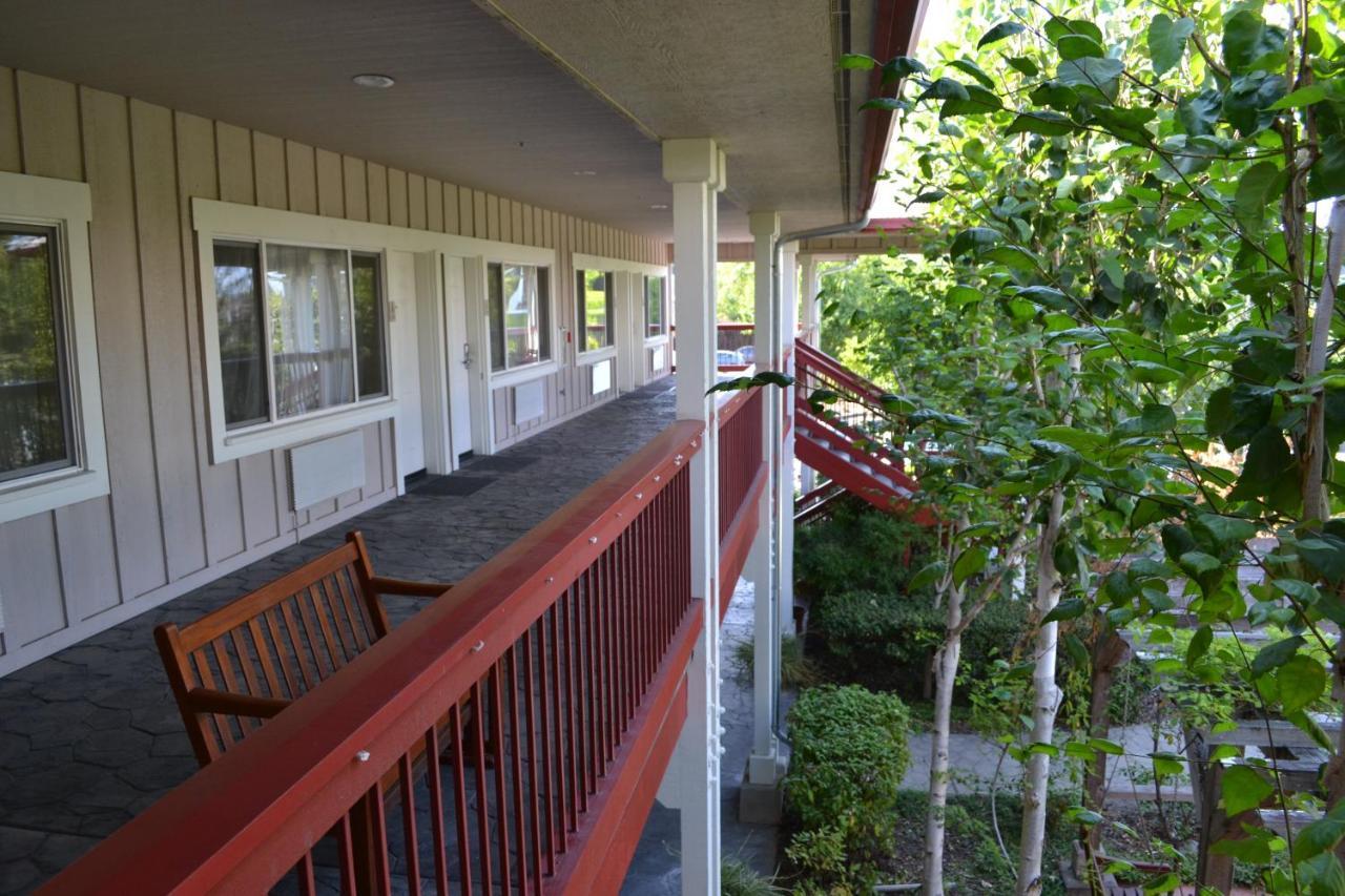 Sebastopol Inn Exterior photo
