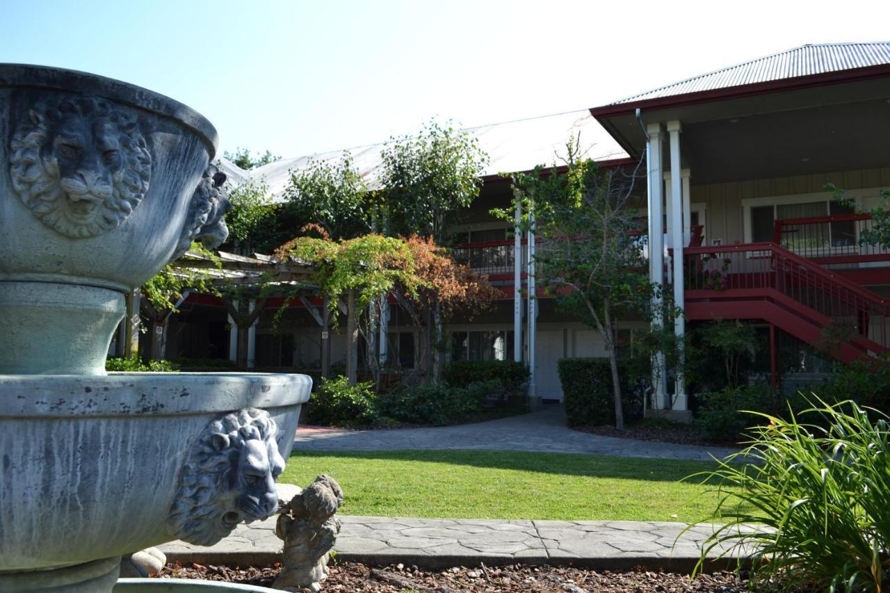 Sebastopol Inn Exterior photo